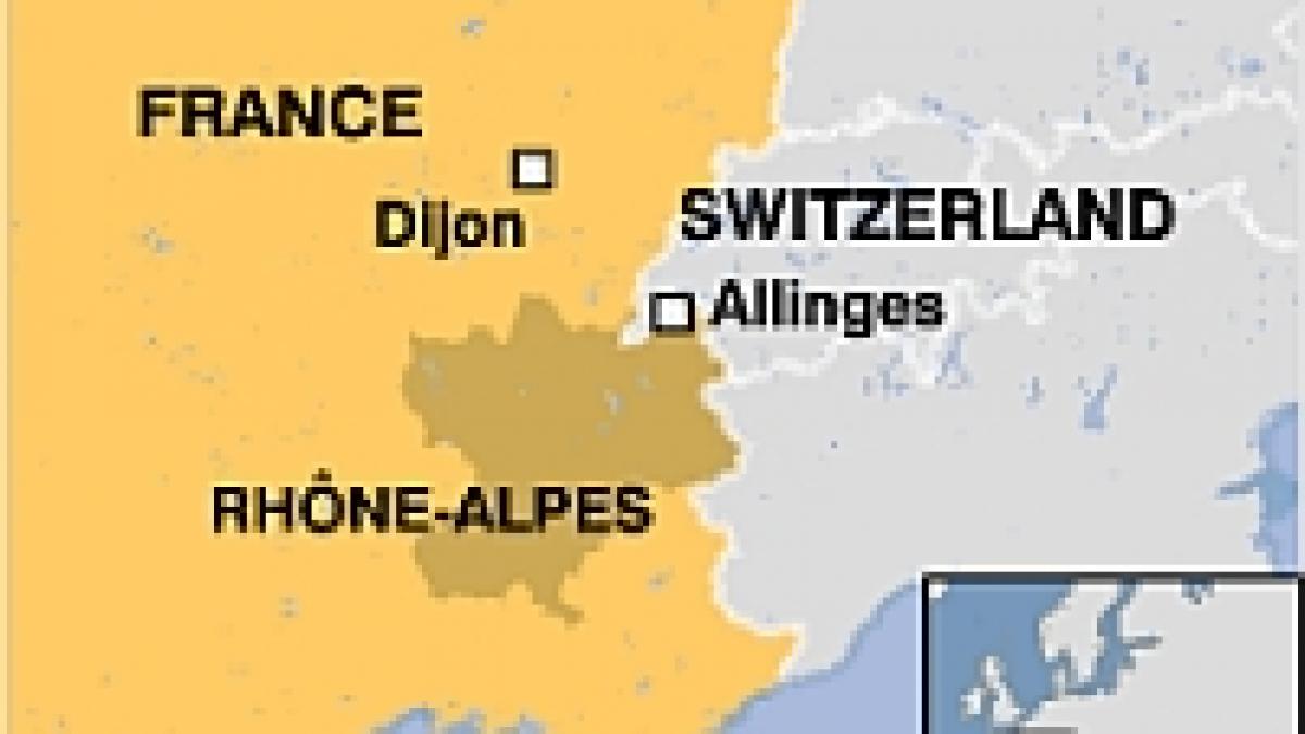 franta un tren a lovit un autobuz de scoala 5 copii au murit si 30 sunt raniti