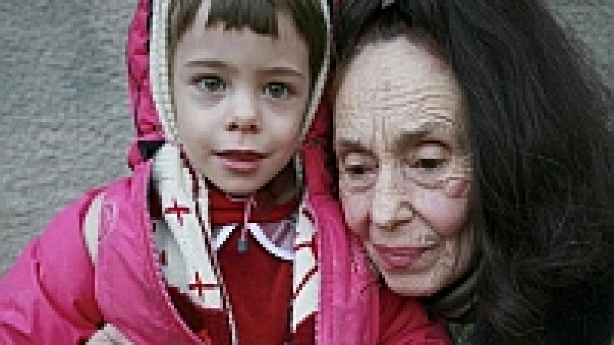 Daily Mail - Adriana Iliescu, mamă la 70 de ani: Mai am încă multe de oferit Elizei <font color=red>(FOTO)</font>
