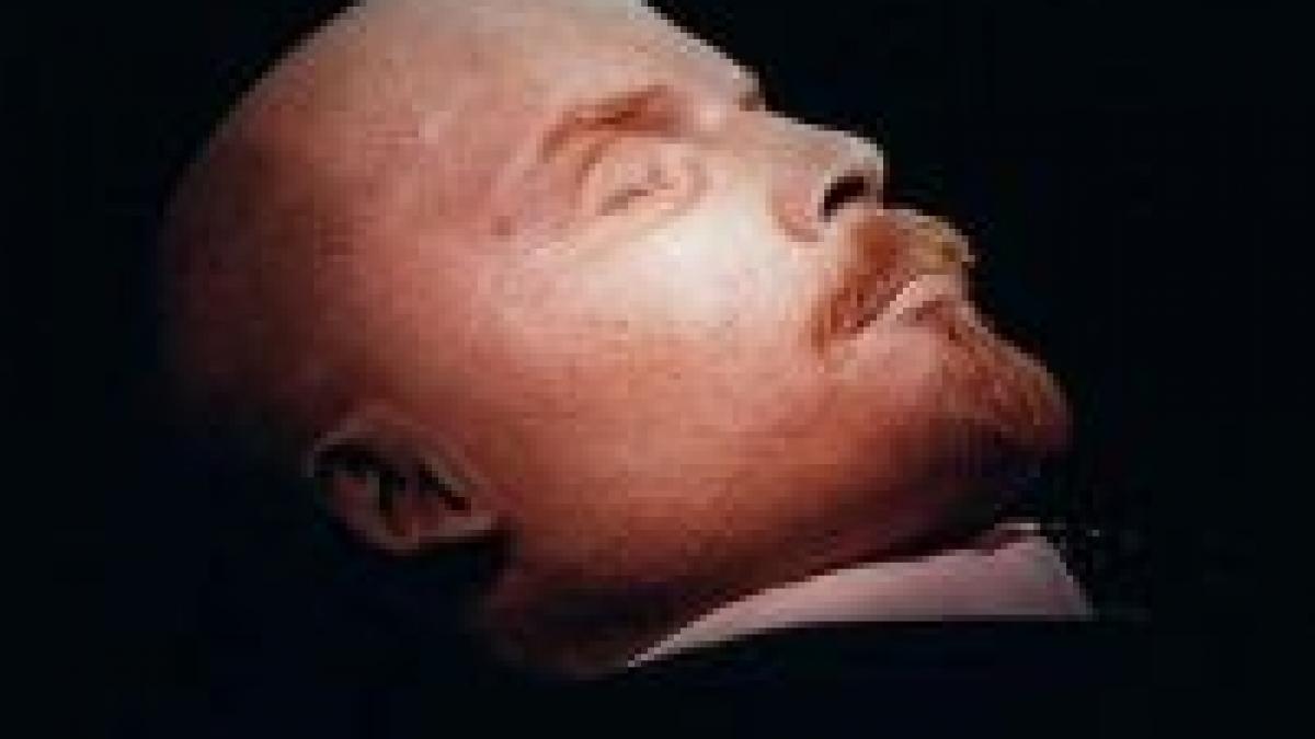 corpul imbalsamat al lui lenin o problema emotionala si motiv de disputa in rusia