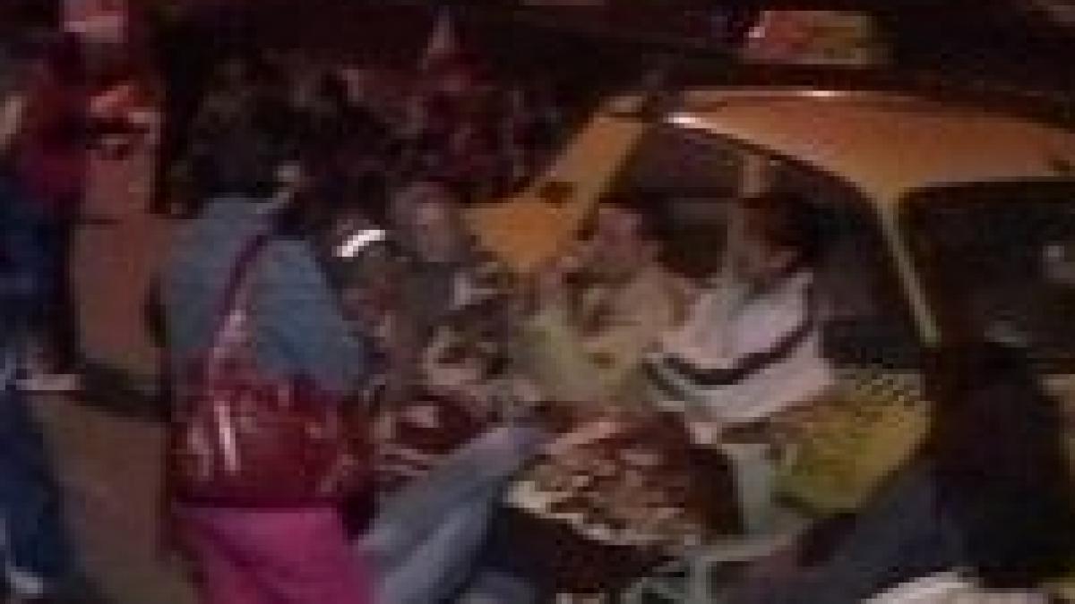 noapte alba la portile gradinitelor pentru a prinde un loc pentru copii video