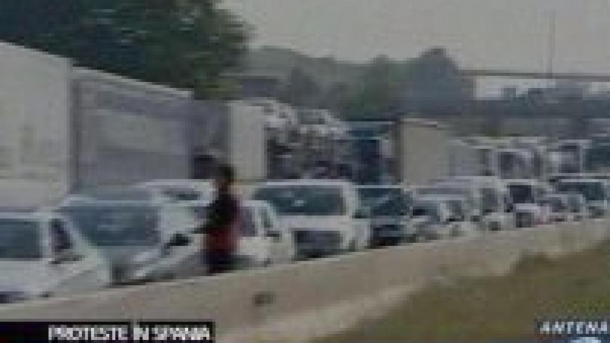 pretul carburantilor provoaca nemultumiri soferii fermierii si pescarii au protestat in spania