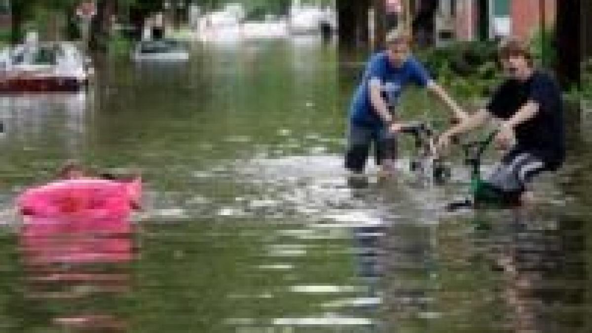 sua in indiana a fost declarata stare de urgenta din cauza inundatiilor masive