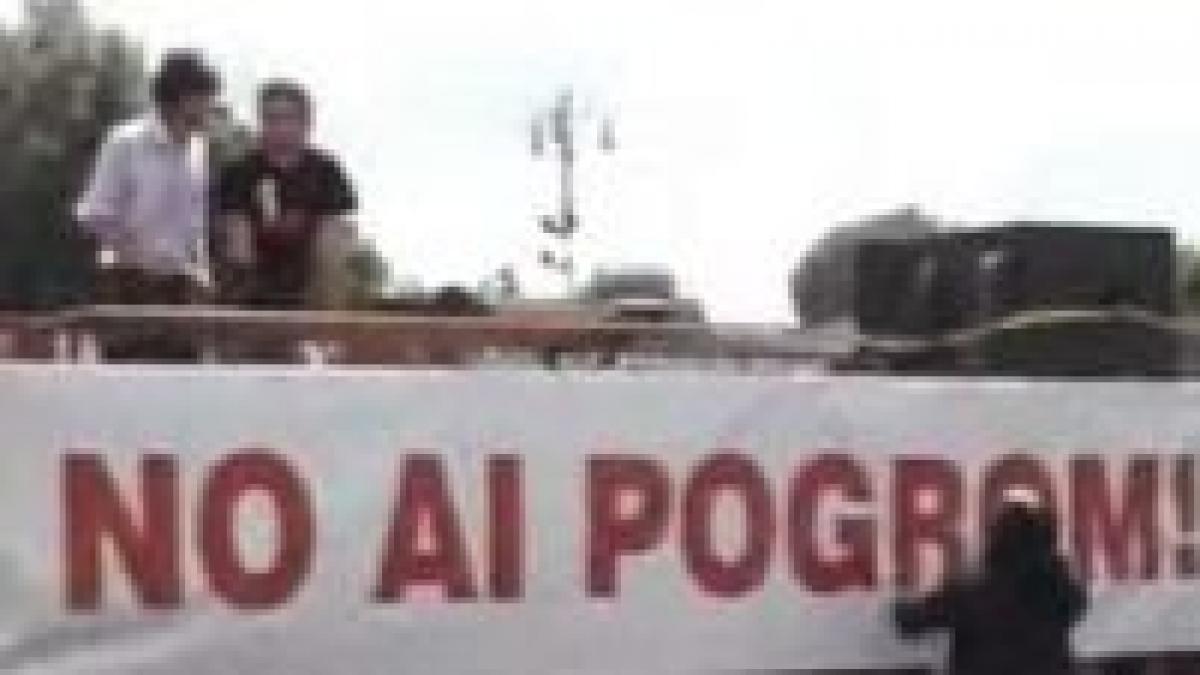 rromii din italia au protestat in fata colosseum ului din roma video