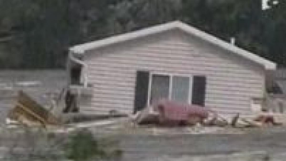 potop in sua nordul tarii a fost lovit de inundatii si furtuni violente