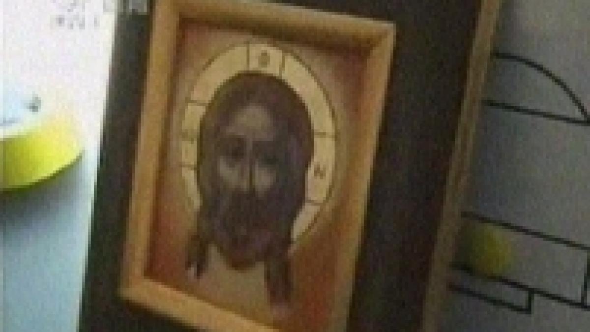 imagini din vestiarul tricolorilor langa tabla de joc romanii au pus o icoana video