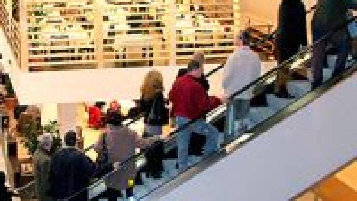 acoperisul unui mall din cluj napoca s a prabusit