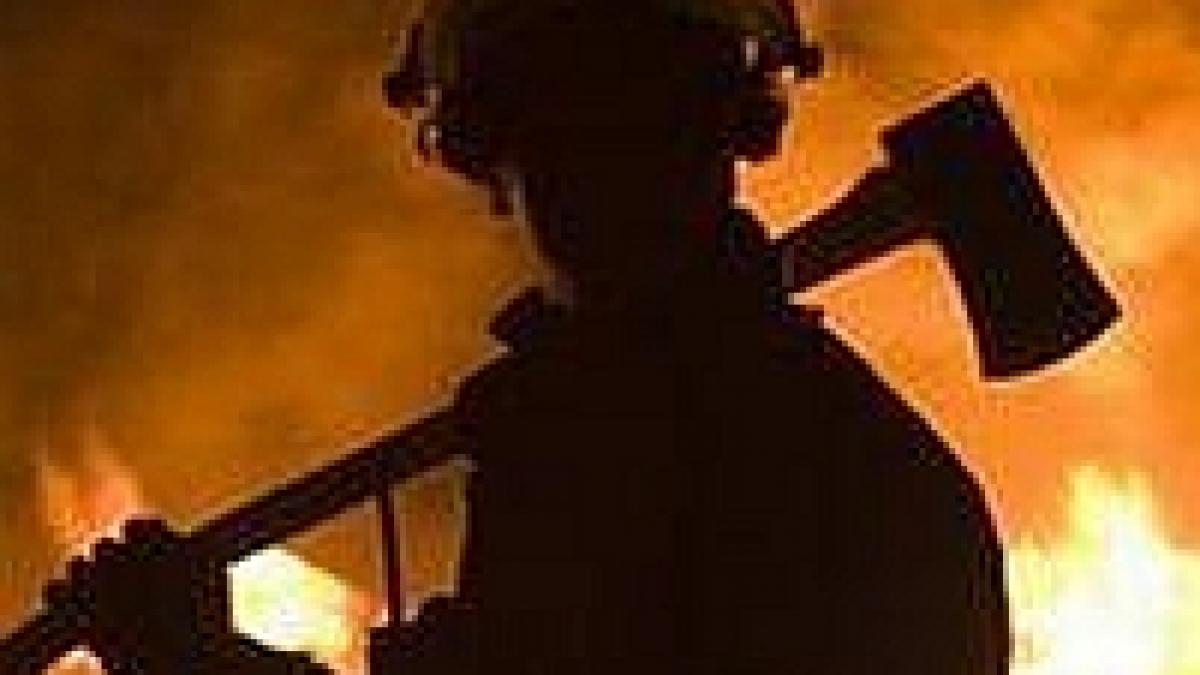 sua lovita de incendii si inundatii mii de oameni au fost evacuati