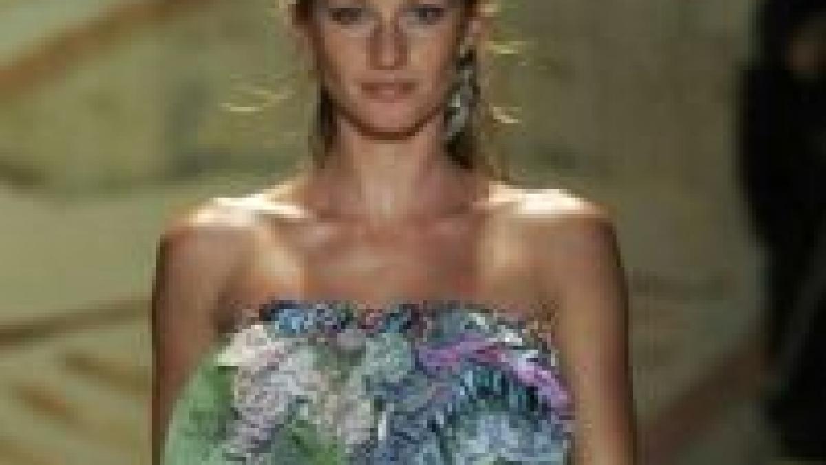 manechinul gisele bundchen pe podium la ultima prezentare de la saptamana modei de la sao paolo