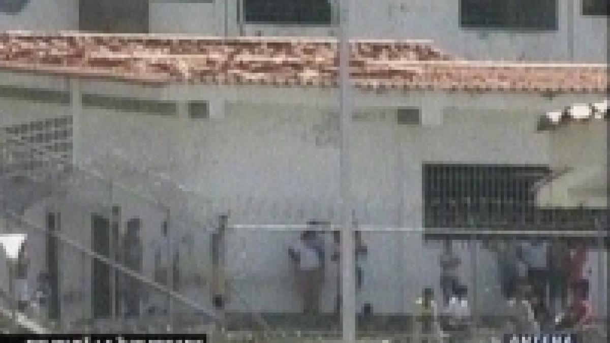 venezuela detinutii unei inchisori au luat 200 de ostatici in semn de protest