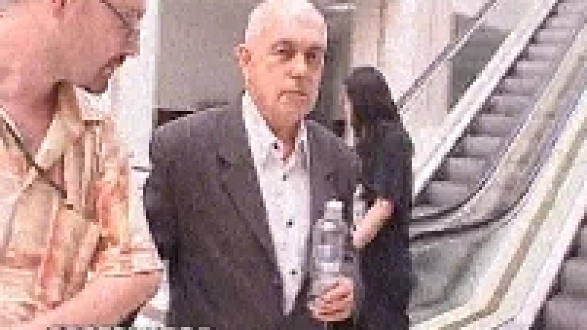 medicul ciomu s a intalnit cu barbatul pe care l a mutilat in 2004 video