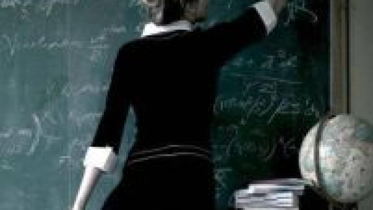 directoare suspendata din comisia de bac dupa ce a aparut in filme si poze erotice video