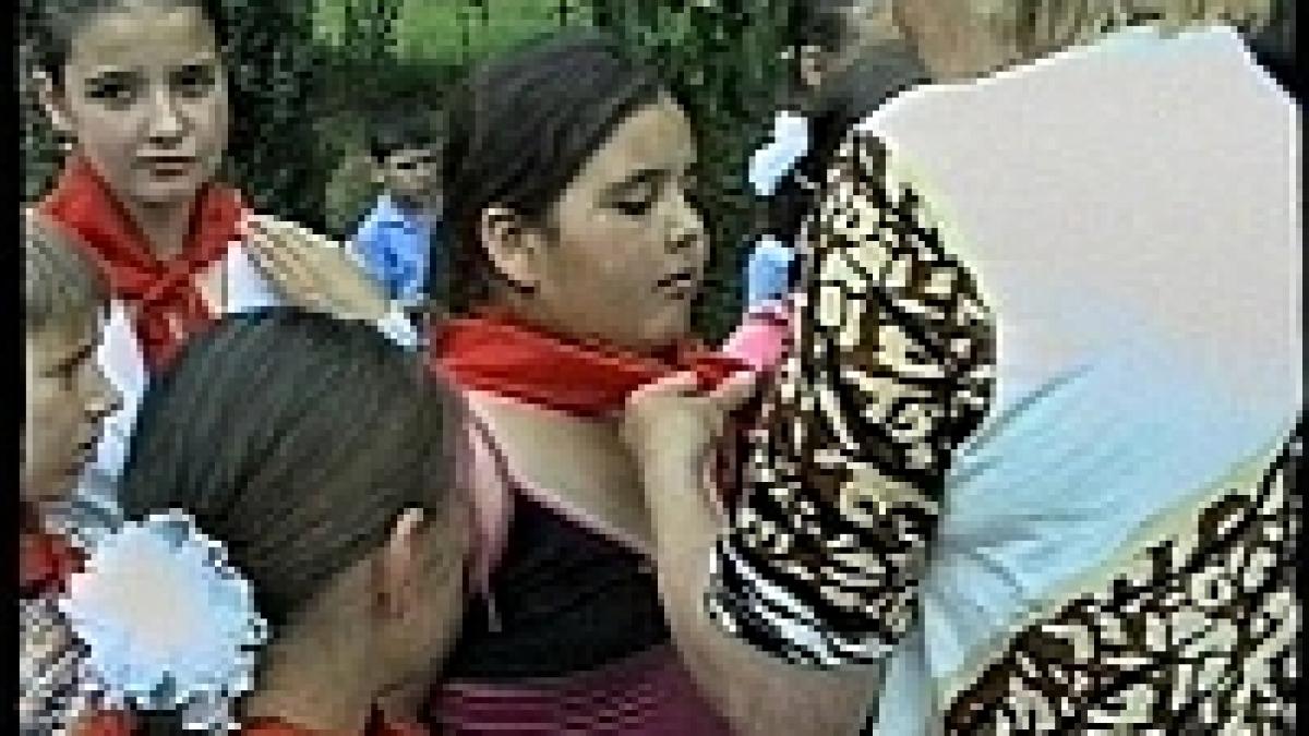 o tabara de copii din republica moldova transformata in detasament de pionieri video