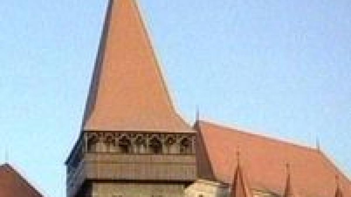 hunedoara este gazda festivalului medieval s o s castelul