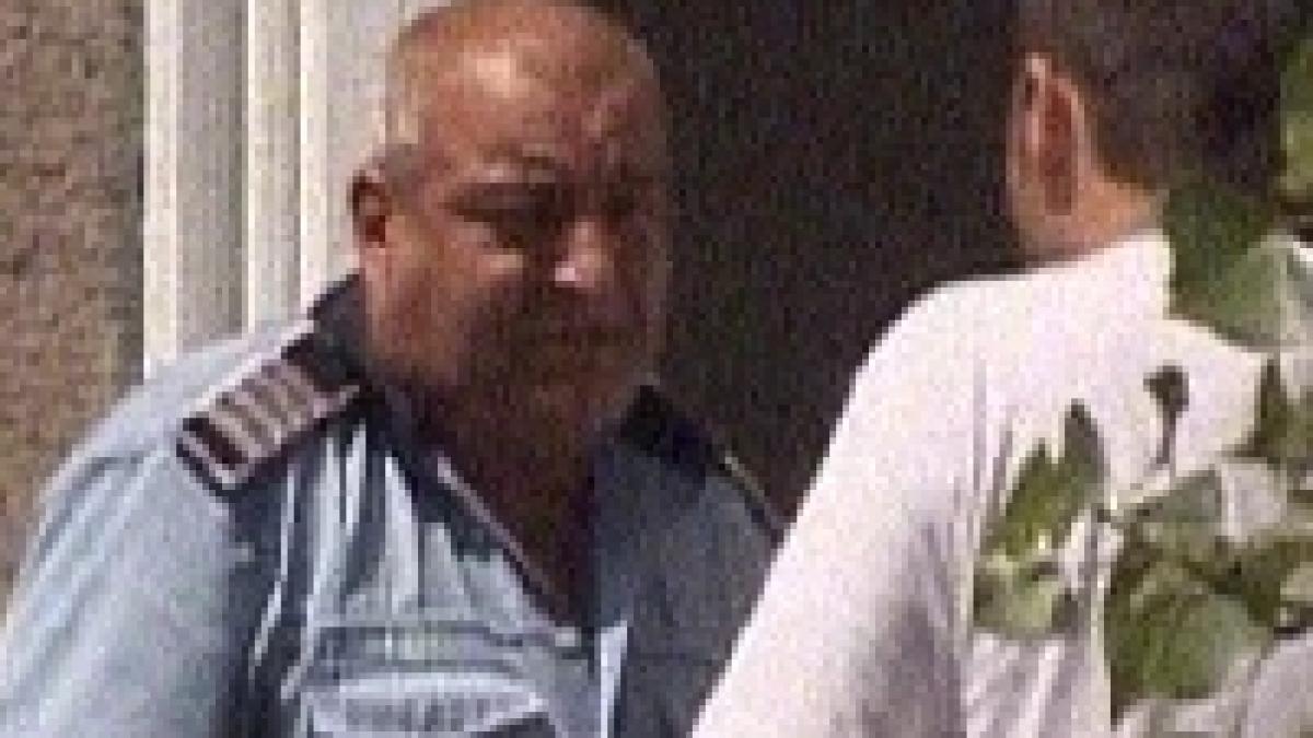 politist certat cu legea a lovit o masina a injurat o femeie si a dat cu pumnul