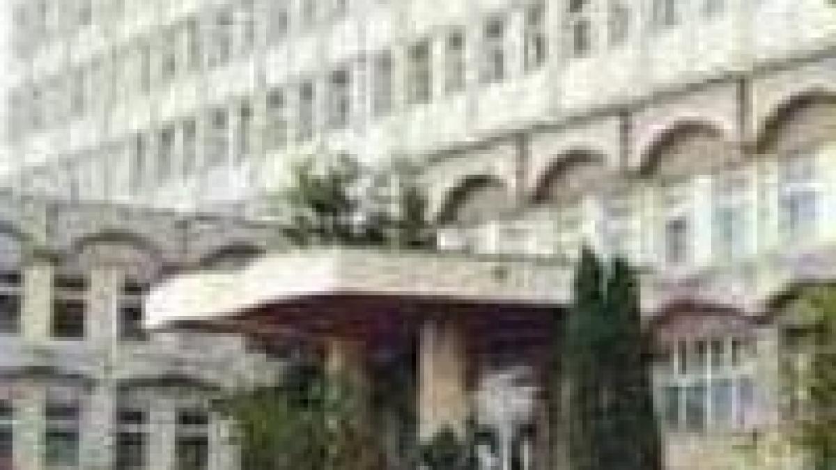 asistentele care au legat un copil de patul din spital au primit avertismente