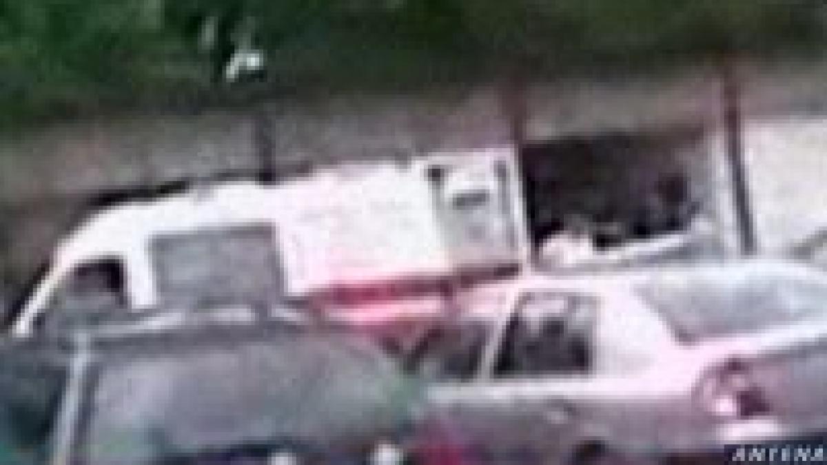 bataie mare pe salvare o ambulanta a lasat oamenii balta in favoarea cherestelei