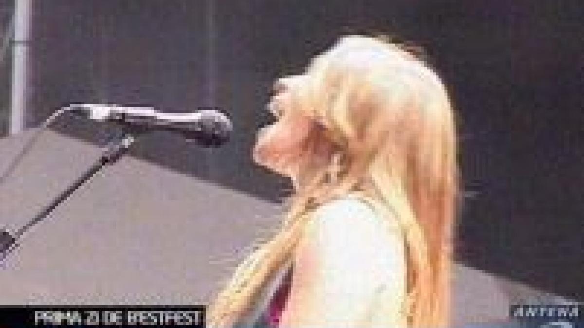 peste 10 000 de spectatori la concertul lui alanis morissette