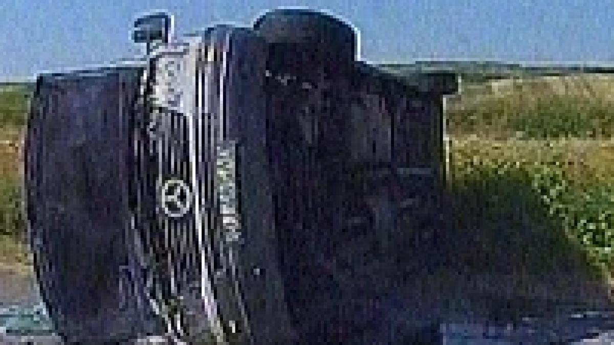 microbuz implicat intr un accident din cauza soferului care taxa calatorii din mers