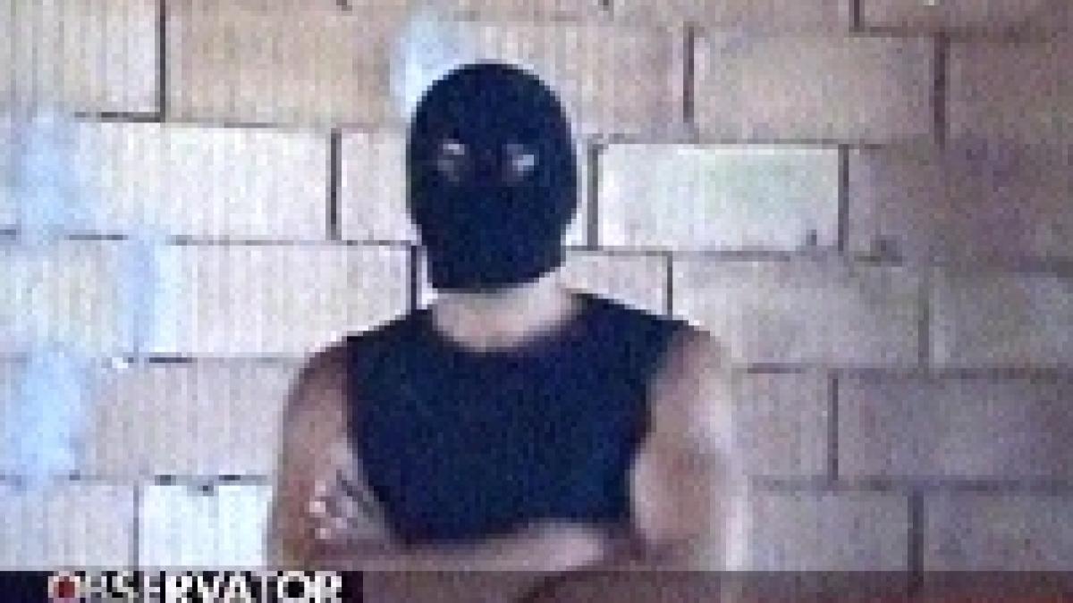 Glume rasiste în Peninsulă. Un italian îi ameninţă cu drujba pe români (VIDEO)