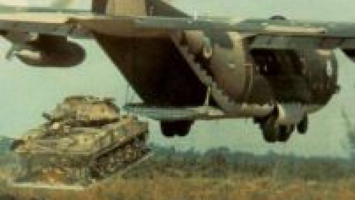 zboruri pentru civili cu o aeronava militara de ziua fortelor aeriene