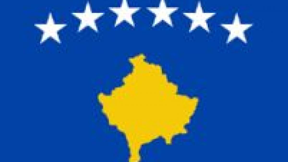 kosovo cozi de asteptare de sute de persoane pentru noile pasapoarte kosovare