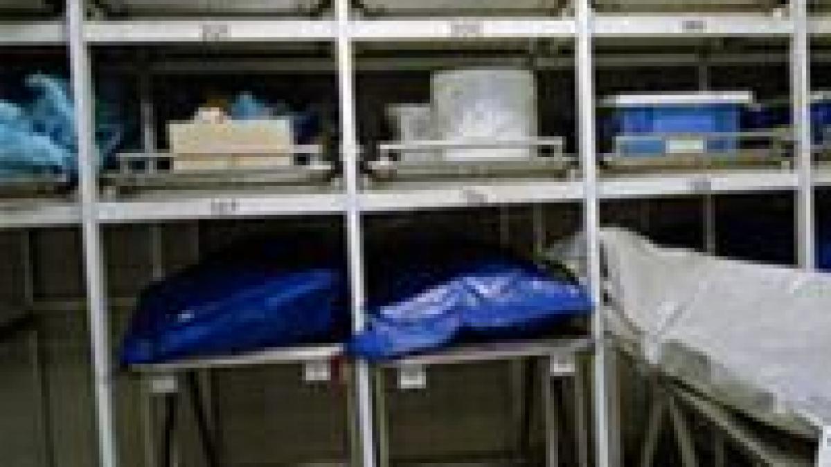 vaslui opt ore de asteptare la morga pentru acte din cauza unui autopsier baut