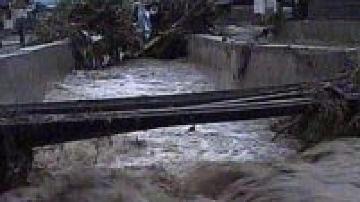 un batran din borsa a murit din cauza inundatiilor in suceava un copil este dat disparut