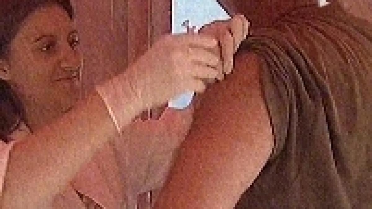 aproape toti sinistratii din saucesti au fost vaccinati impotriva febrei tifoide si meningitei