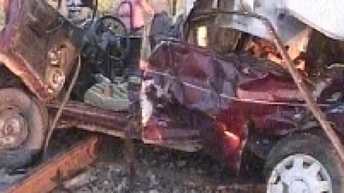 constanta doi barbati au murit dupa ce masina lor a fost spulberata de un tren