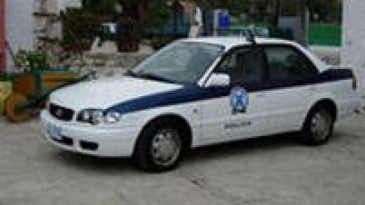 un grec si a decapitat prietena si a defilat pe strada cu capul acesteia in mana