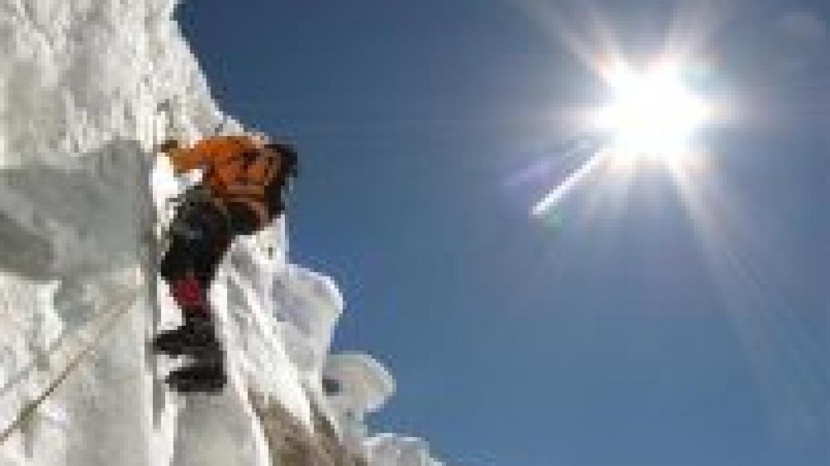 doi alpinisti olandezi si unul italian salvati din avalansa de pe varful k2