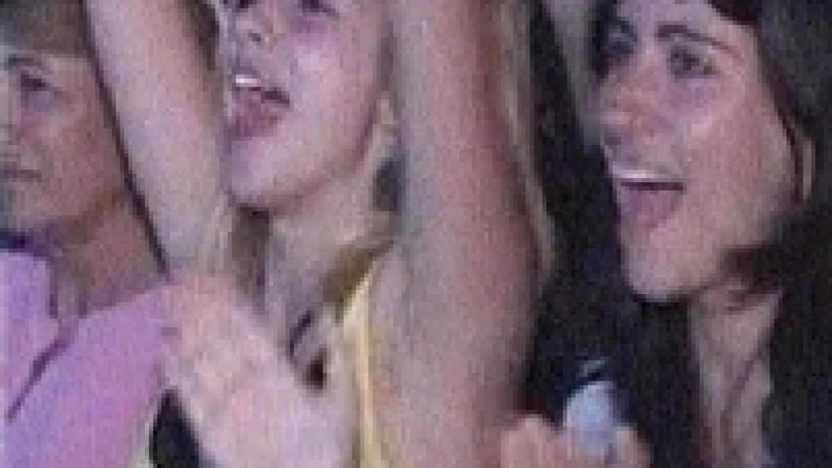 hot summer fest semnal m si zdob si zdub i au tinut pe turistii din costinesti in priza