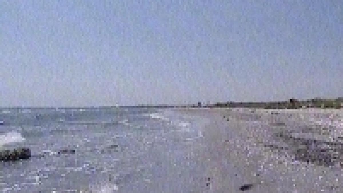 Plaja pustie de la Corbu va fi modernizată. Primăria visează la o staţiune de lux