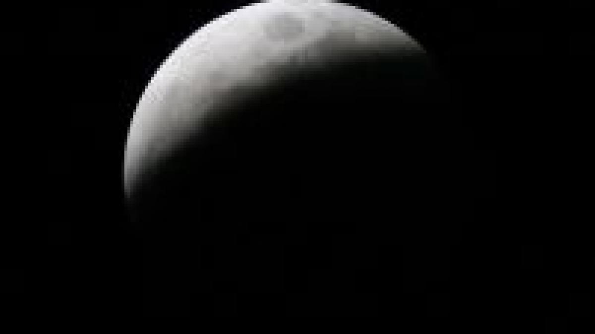 eclipsa partiala de luna vizibila sambata noapte in romania