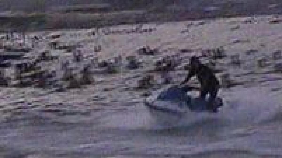 mamaia patru tineri raniti dupa ciocnirea a doua ski jet uri