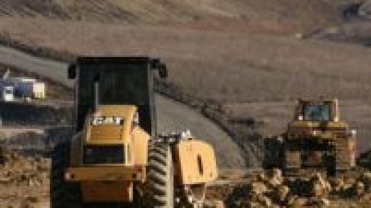 bechtel a inceput sa asfalteze primii 25 de kilometri din autostrada transilvania