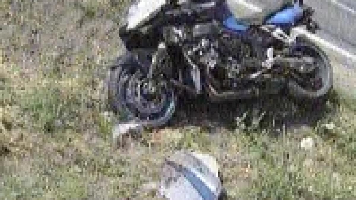 dambovita accident provocat de doi oameni ai legii care se intreceau pe motociclete