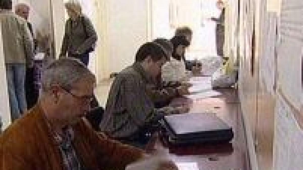 specula cu bonuri de ordine la cozile pentru inmatricularea sau radierea masinilor