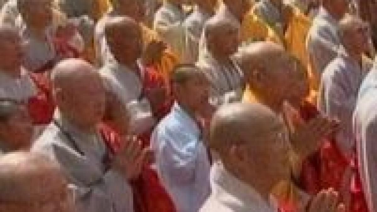 coreea de sud zeci de mii de calugari budisti au protestat fata de presedintele republicii