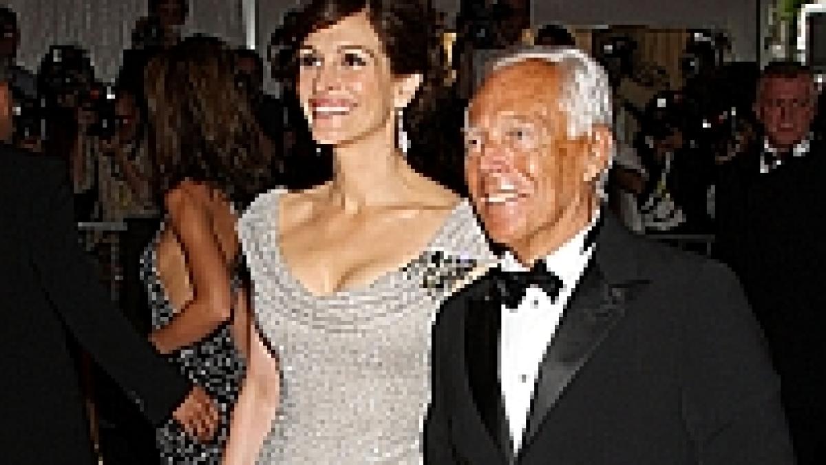 julia roberts designer pentru armani pentru a combate sida in africa