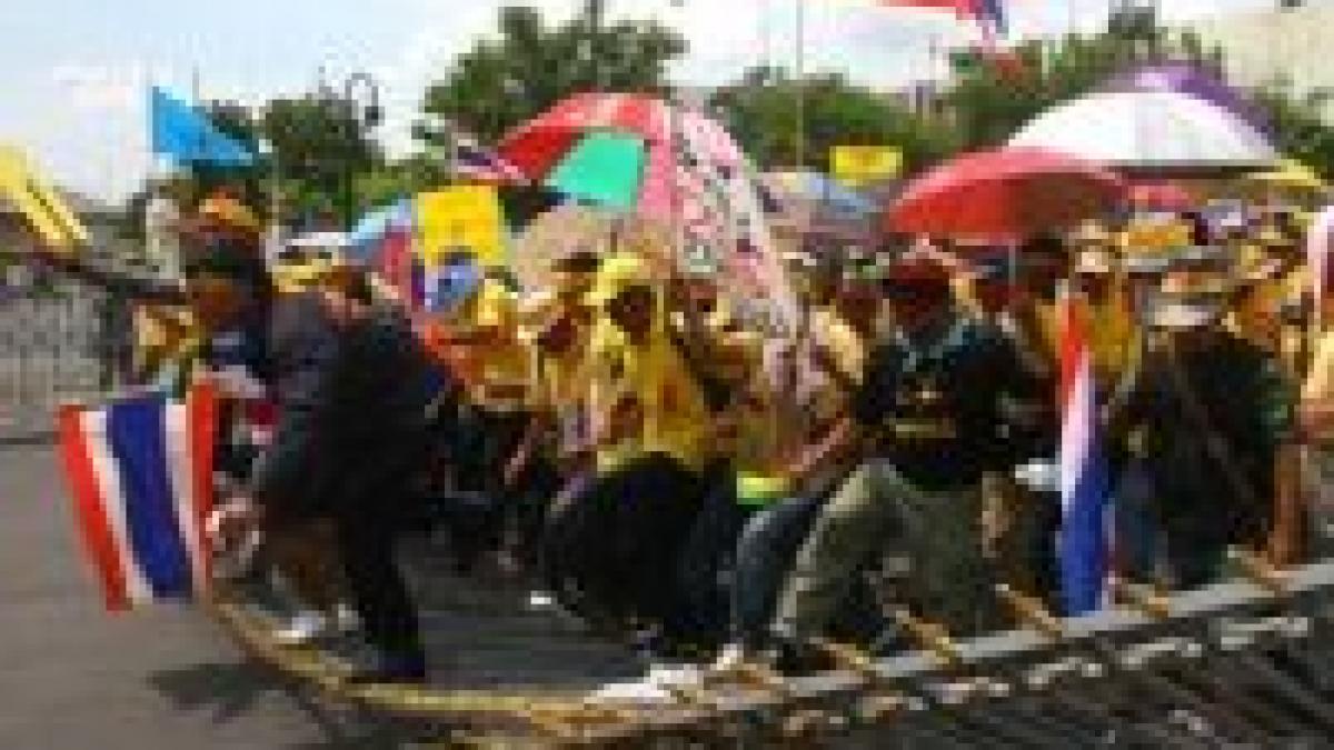 manifestantii de amploare in thailanda pentru demiterea primului ministru