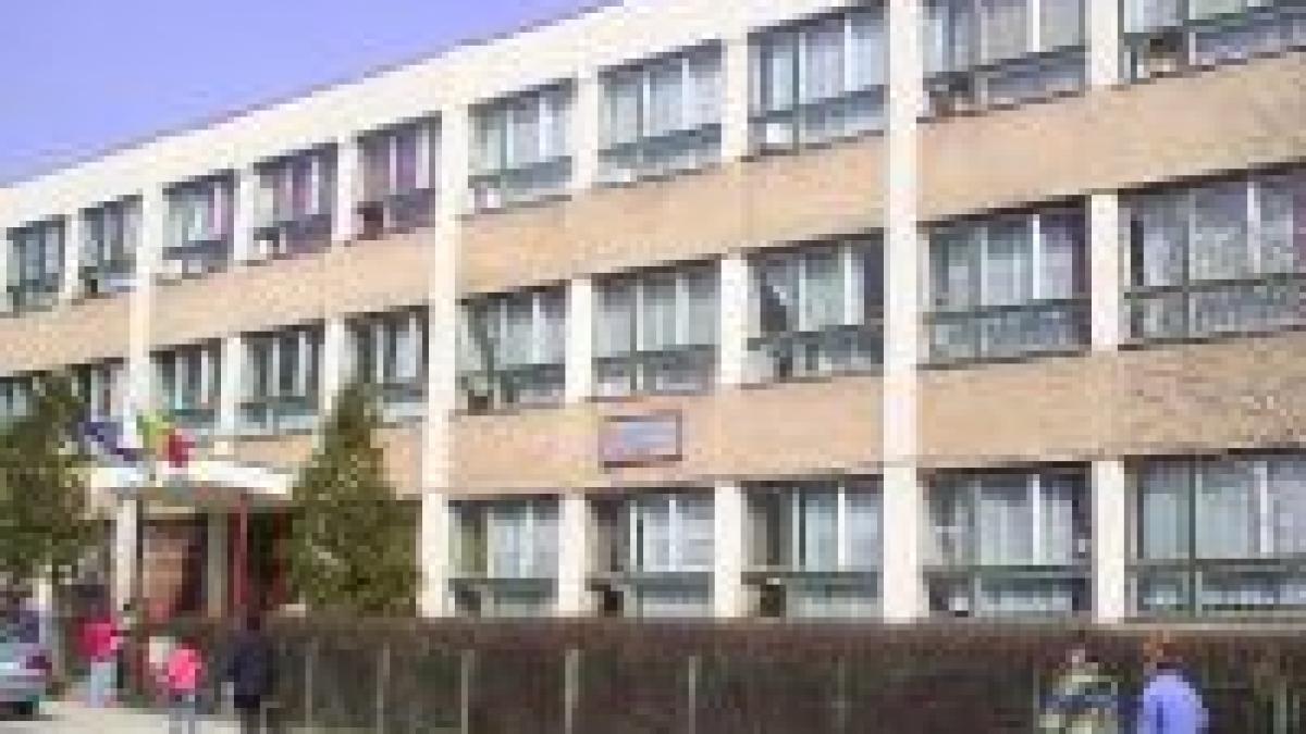 sute de unitati de invatamant vor incepe anul scolar fara autorizatii sanitare