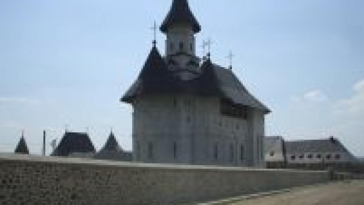 credinciosii ortodocsi si catolici sarbatoresc nasterea maicii domnului