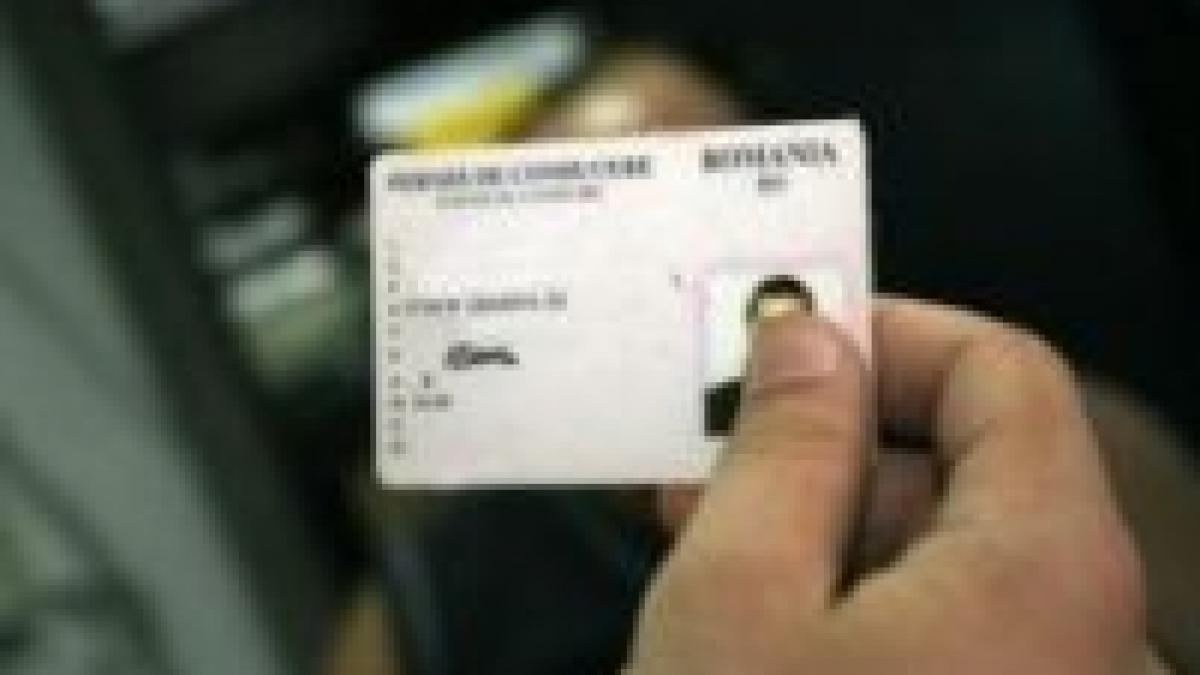 viitorii soferi cobai ai politiei de la 1 octombrie se testeaza cunostintele de mecanica