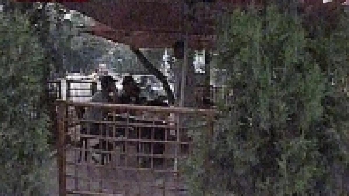 bucuresti un barbat a fost atacat cu batele de trei indivizi si a ripostat cu un pistol