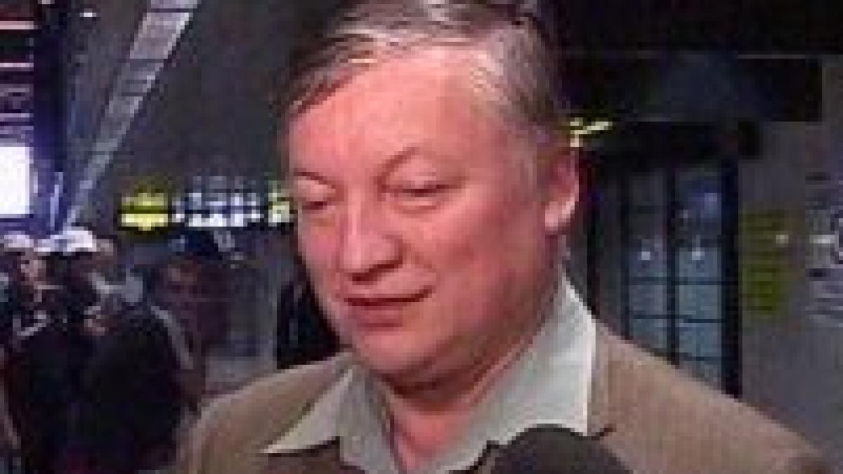 maestrul de sah karpov va juca in romania cu 20 de adversari odata