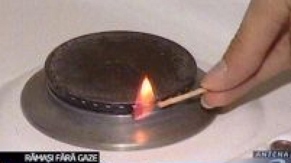 din cauza unei erori a distrigaz locatarii unui bloc bucurestean stau de doua saptamani fara gaze