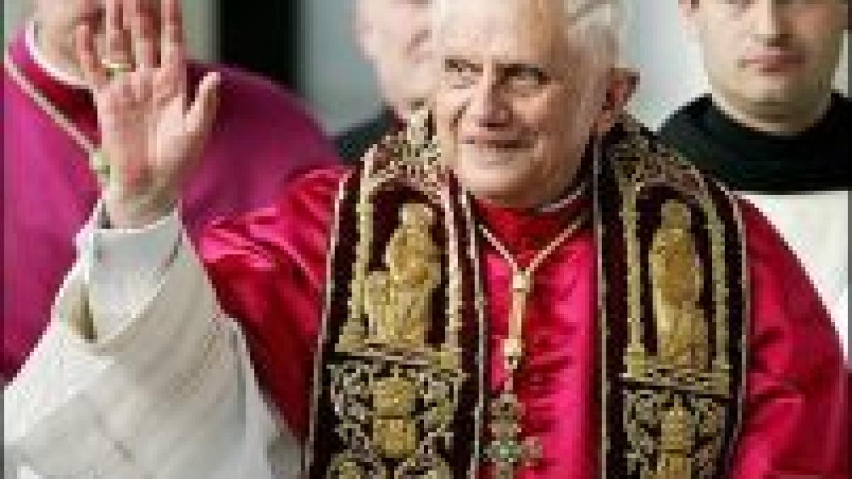 papa benedict al xvi lea a oficiat o slujba la catedrala notre dame din paris
