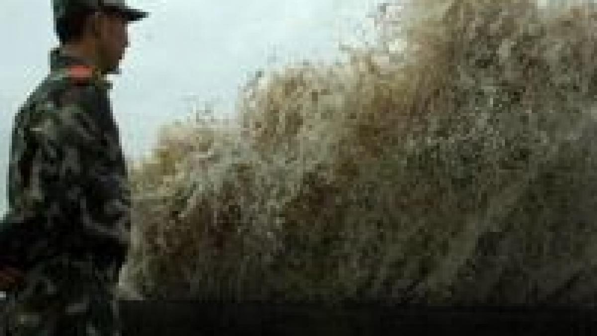 china 500 000 de oameni evacuati din calea unei furtuni tropicale