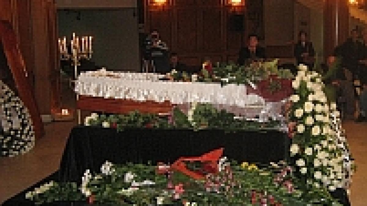 mesaj tulburator pe coroana depusa de sotia maestrului stefan iordache asteapta ma